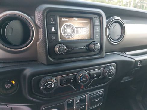Used 2018 Jeep Wrangler Unlimited Sport S AWD/4WD image 19