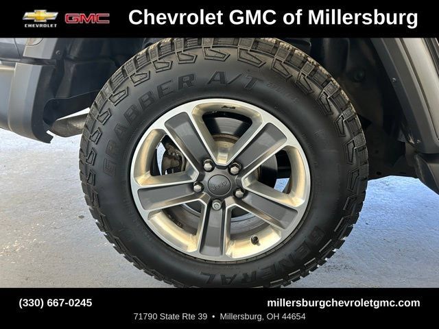 Used 2020 Jeep Wrangler Unlimited Sahara w/ Dual Top Group AWD/4WD image 15