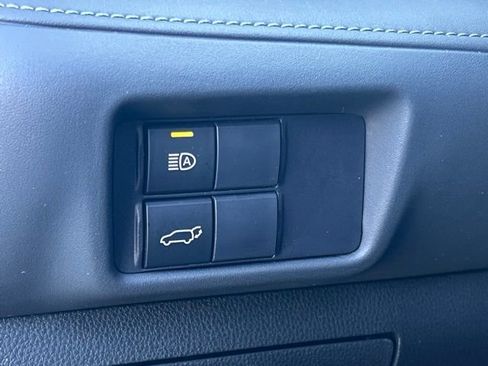 Used 2022 Toyota Highlander XLE AWD/4WD image 18
