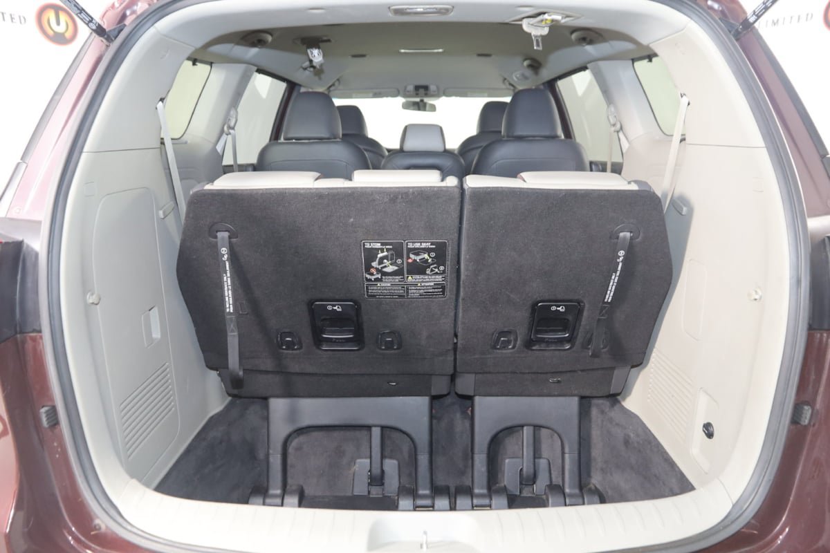 Used 2017 Kia Sedona LX w/ LX Essentials Premium Package FWD image 36