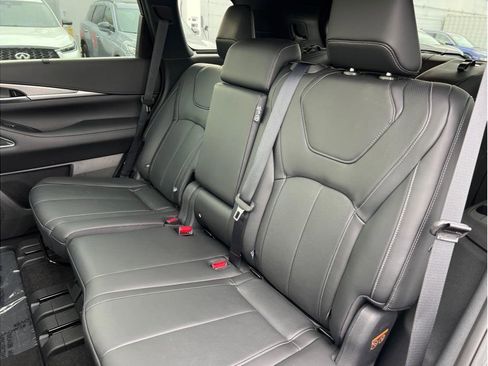 Used 2025 INFINITI QX60 Luxe w/ Black Edition image 8