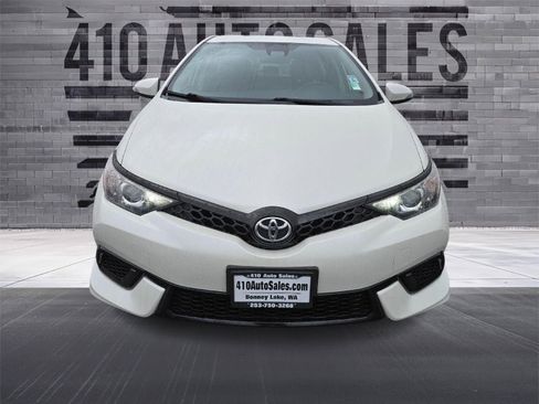 Used 2017 Toyota Corolla iM image 5