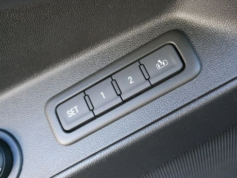 Used 2024 Chevrolet Equinox Premier AWD/4WD image 30