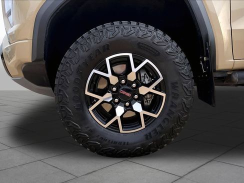 Used 2024 GMC Canyon AT4X AWD/4WD image 11