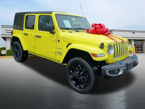 Used 2022 Jeep Wrangler Unlimited Sahara w/ Cold Weather Group image 7