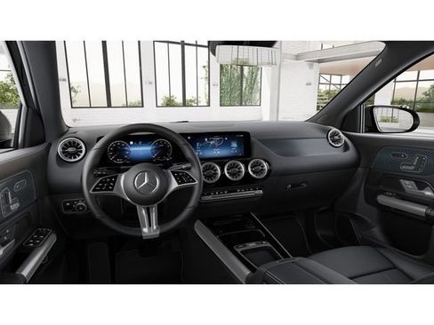 Used 2026 Mercedes-Benz GLA 250 4MATIC image 3
