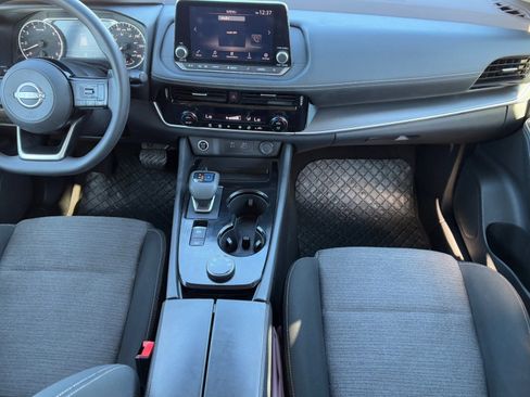 Used 2022 Nissan Rogue SV image 16