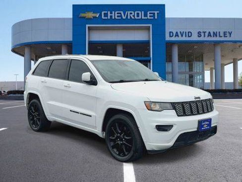 Used 2022 Jeep Grand Cherokee Laredo X RWD image 2