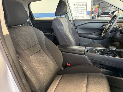 Used 2025 Nissan Rogue SV FWD image 30
