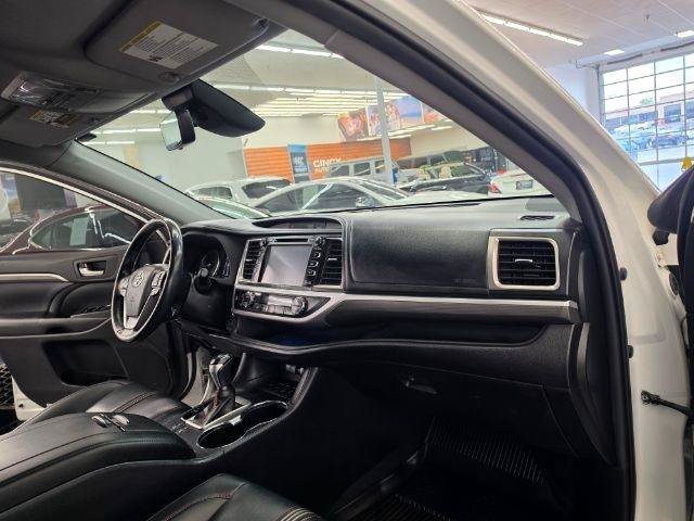 Used 2019 Toyota Highlander SE AWD/4WD image 14