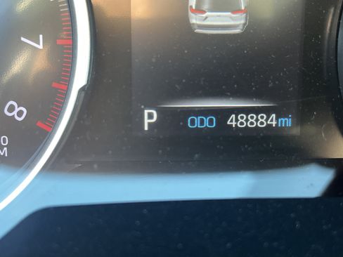 Used 2021 Toyota RAV4 LE AWD/4WD image 6