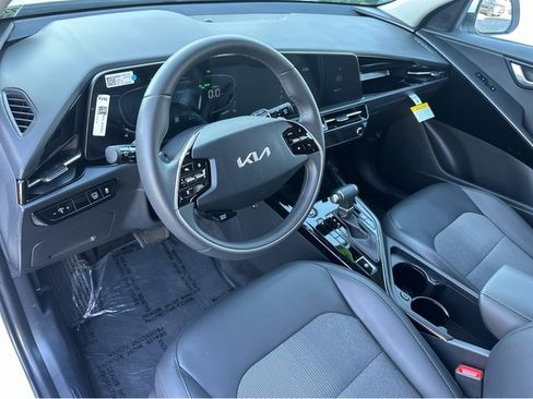 Certified 2025 Kia Niro EX image 19