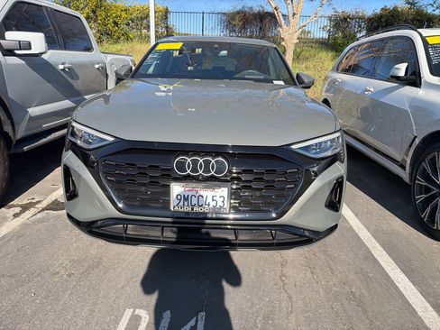 Used 2024 Audi Q8 e-tron Prestige image 2