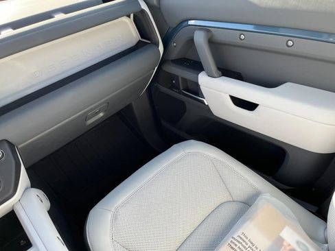 Certified 2025 Land Rover Defender 110 X-Dynamic SE image 19