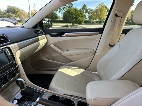 Used 2018 Volkswagen Passat 2.0T SE image 17