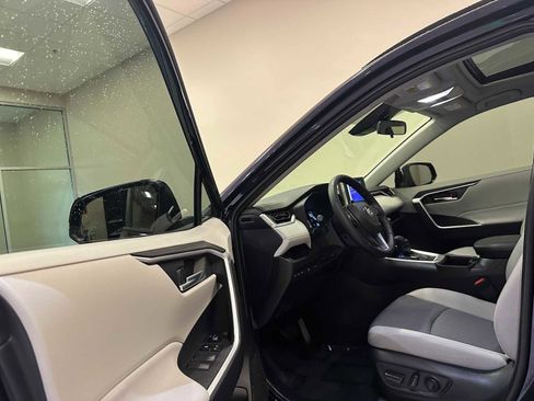 Used 2025 Toyota RAV4 XLE w/ Convenience Package image 29