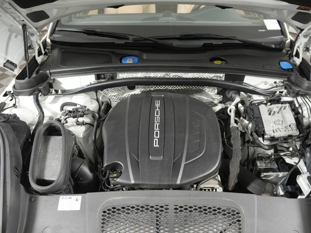 Certified 2021 Porsche Macan AWD/4WD image 45
