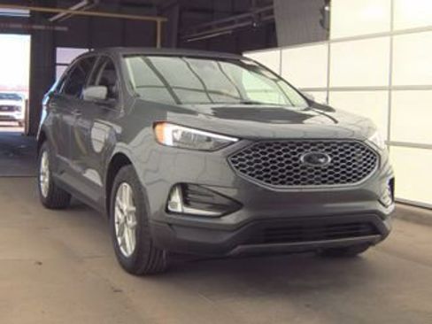 Used 2023 Ford Edge SEL w/ Convenience Package image 4