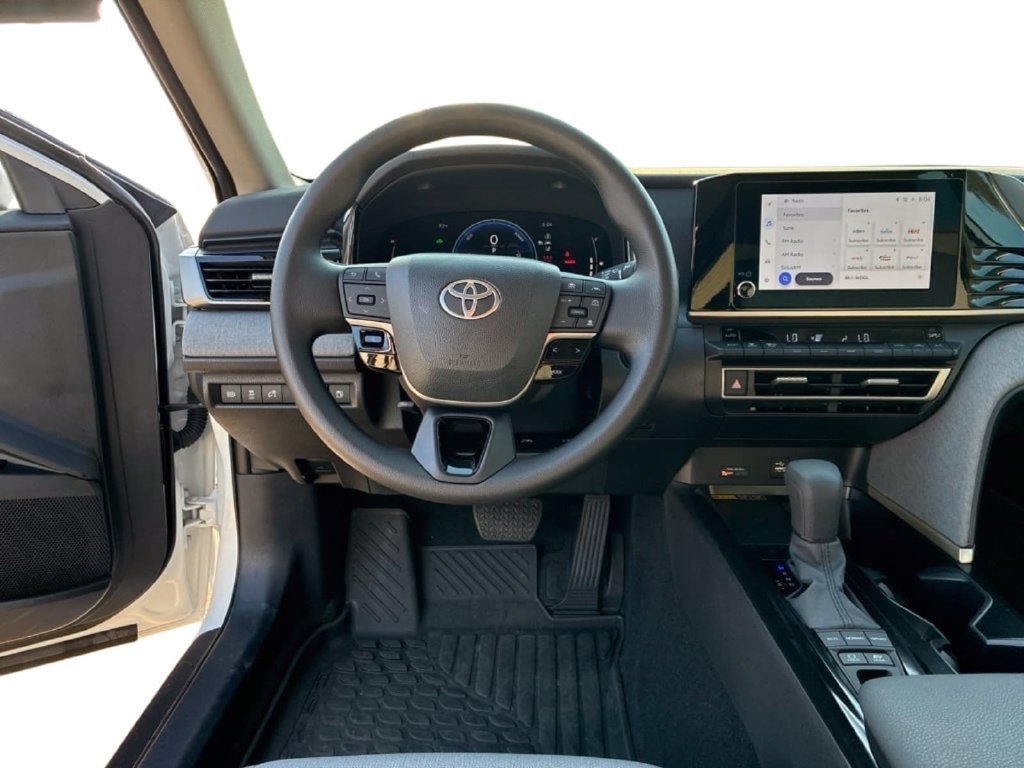 Used 2025 Toyota Camry LE FWD image 16