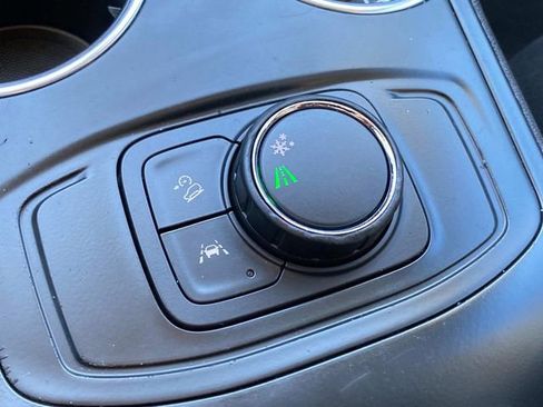 Used 2022 GMC Terrain SLE image 28