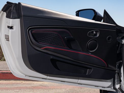 Used 2023 Aston Martin DBS Volante image 29