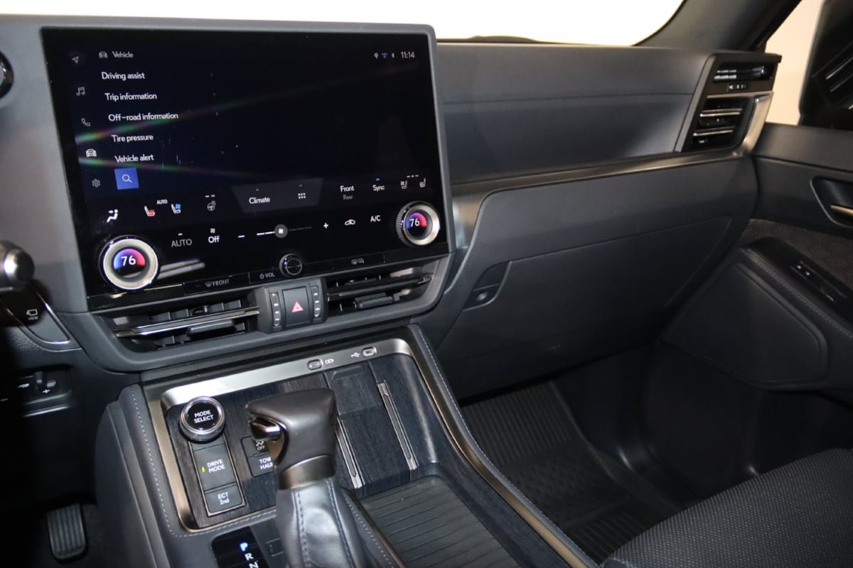 Used 2024 Lexus GX 550 w/ Accessory Package (2T) AWD/4WD image 47