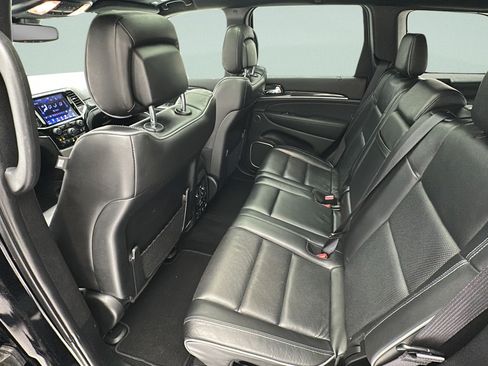 Used 2019 Jeep Grand Cherokee Overland AWD/4WD image 9