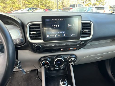 Used 2023 Hyundai Venue SEL image 30