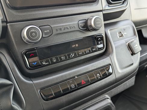 Used 2025 RAM ProMaster 2500 w/ Convenience Group FWD image 14