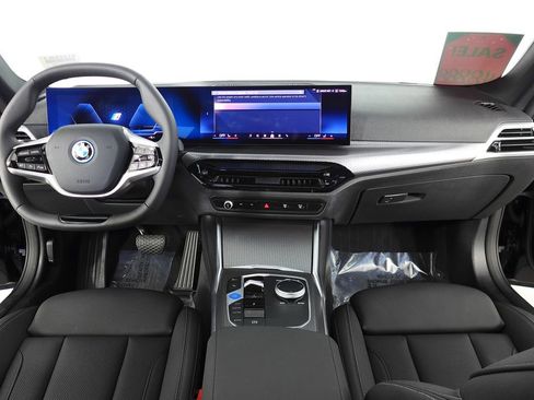 Used 2025 BMW i4 eDrive40 image 25