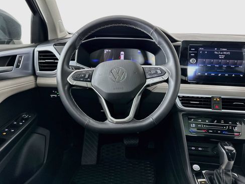 Used 2025 Volkswagen Taos SE w/ Panoramic Sunroof Package AWD/4WD image 15