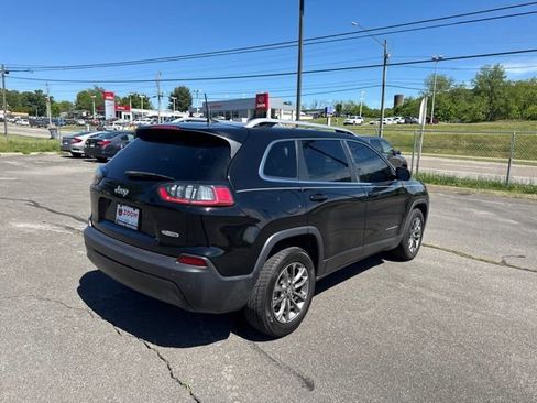 Used 2019 Jeep Cherokee Latitude Plus w/ Cold Weather Group FWD image 8