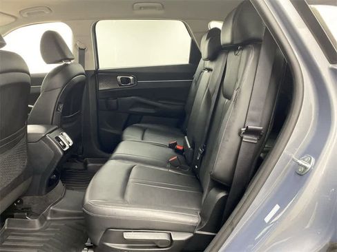 Used 2025 Kia Sorento S image 17