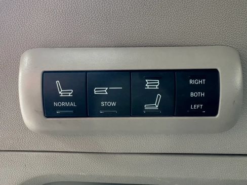 Used 2011 Chrysler Town & Country Touring-L w/ Driver Convenience Group FWD image 25