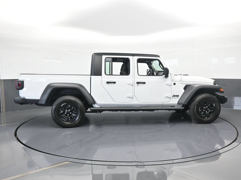 Used 2025 Jeep Gladiator Sport AWD/4WD image 7