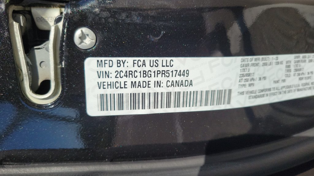 Used 2023 Chrysler Pacifica Touring-L FWD image 24