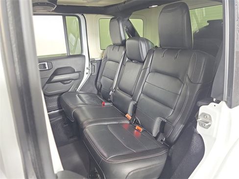 Used 2019 Jeep Wrangler Unlimited Sahara image 20