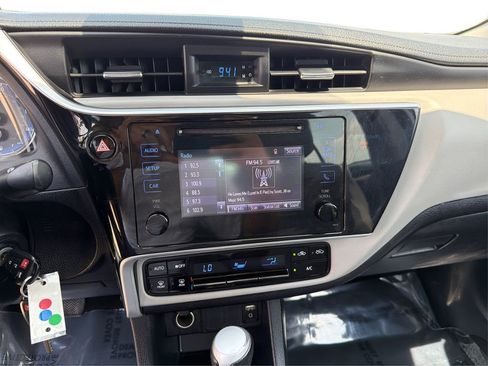 Used 2018 Toyota Corolla LE FWD image 14