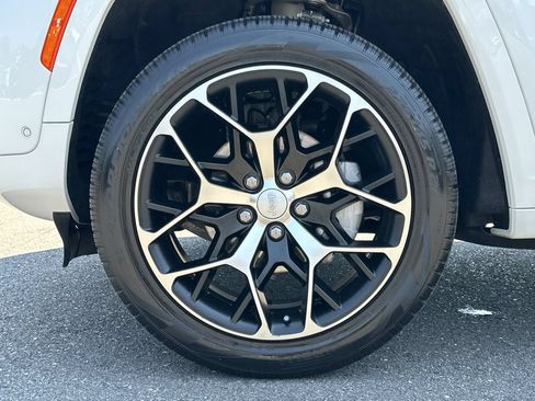 Certified 2022 Jeep Grand Cherokee Summit AWD/4WD image 16