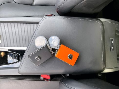 Used 2025 Volvo XC60 B5 Core image 14