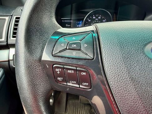 Used 2016 Ford Explorer XLT w/ Equipment Group 202A AWD/4WD image 22