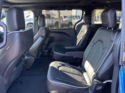 New 2026 Chrysler Pacifica Limited w/ S Appearance Package image 34