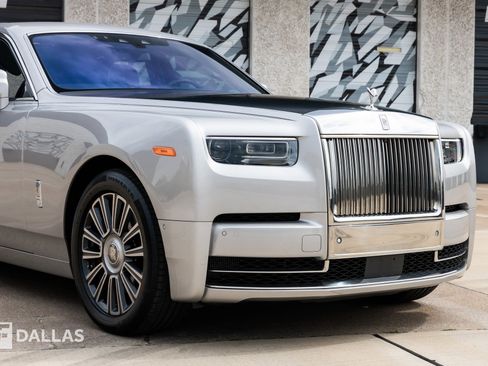 Used 2023 Rolls-Royce Phantom Sedan w/ The Phantom Package image 2