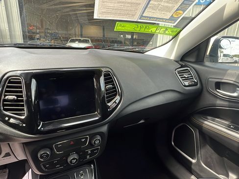 Used 2018 Jeep Compass Limited w/ Navigation Group AWD/4WD image 13