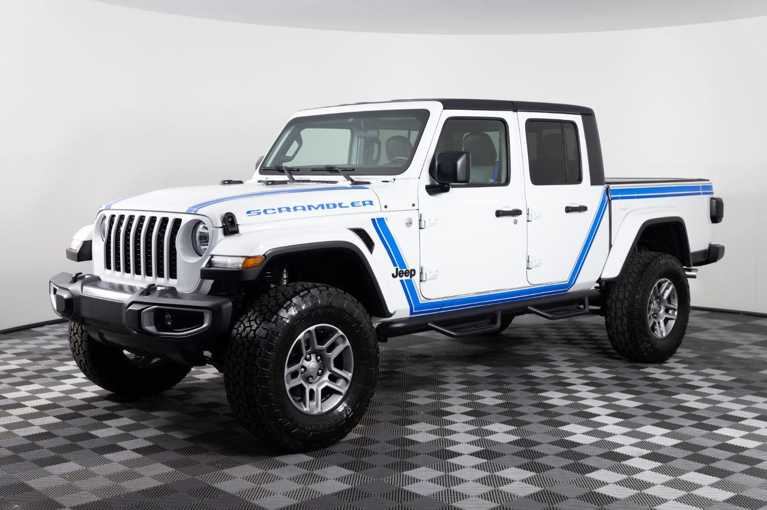 Used 2021 Jeep Gladiator Sport AWD/4WD image 1