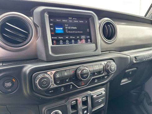 Certified 2021 Jeep Wrangler Sport AWD/4WD image 17