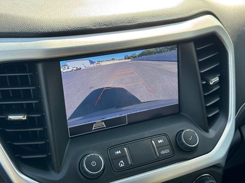 Used 2023 GMC Acadia SLE w/ Driver Convenience Package FWD image 24
