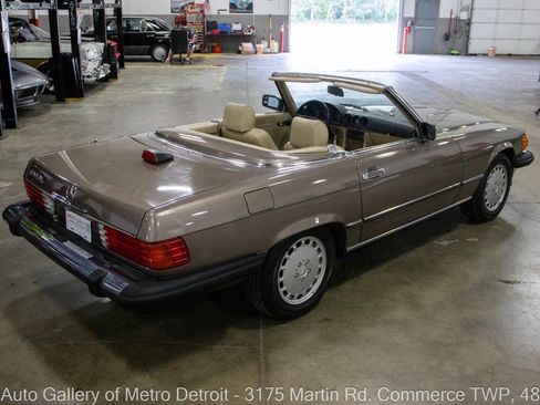 Used 1987 Mercedes-Benz 560 SL image 9