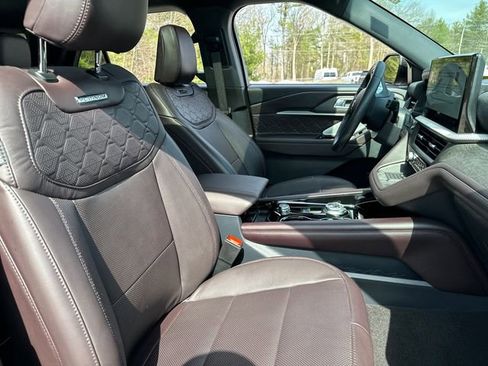 Used 2025 Ford Explorer Platinum w/ Ultimate Package image 17