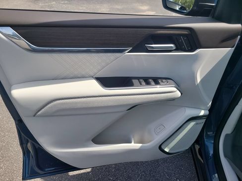 Used 2025 GMC Acadia Denali w/ LPO, Floor Liner Package FWD image 17
